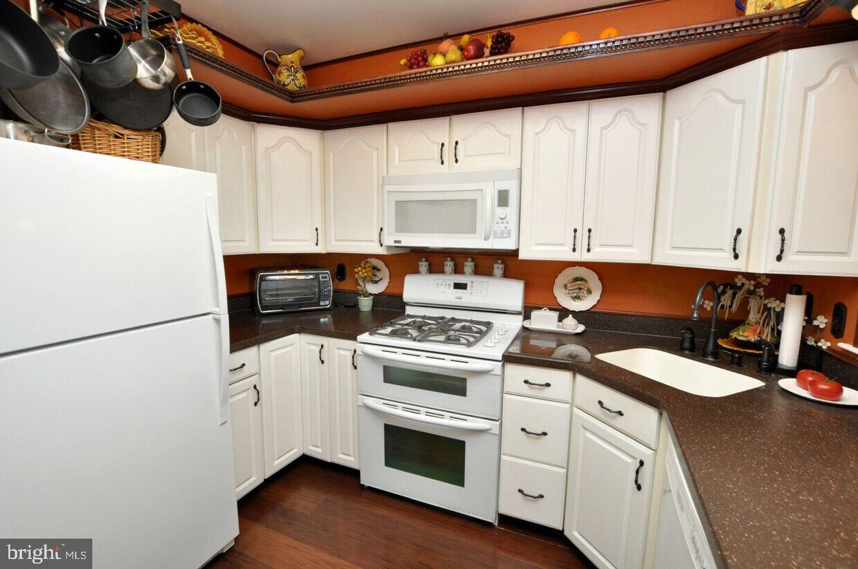 Primary Photo - 8406 Cypress Ct