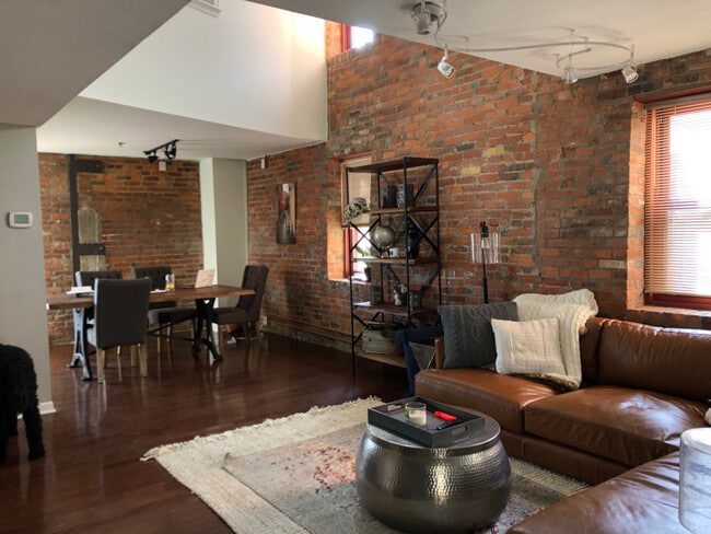 Building Photo - 544 South Front, Unit 110