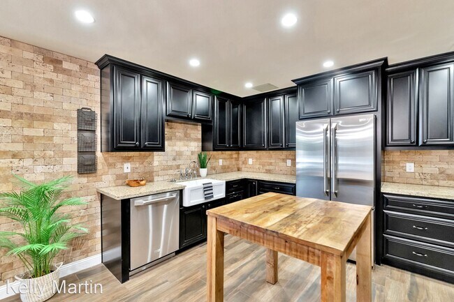 Building Photo - 2 br, 2 bath House - 4200 N Miller Rd #113