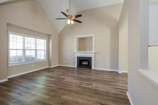 Building Photo - 301 Providence Dr