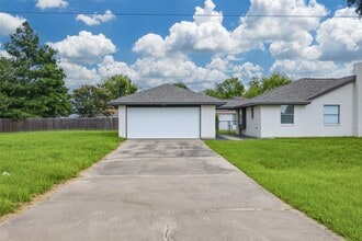 Building Photo - 32242 Sky Lakes Dr