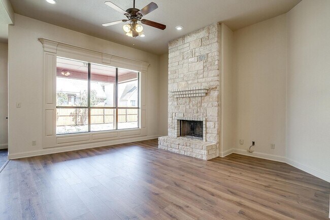 Foto del edificio - Beautiful 3 Bed, 2.5 Bath Located in HIghly Desired Willow Park Village- Aledo ISD-  76008