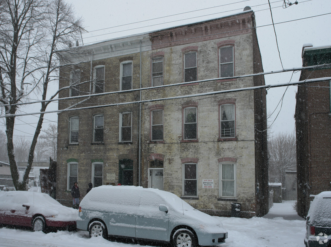 Building Photo - 41 Hasbrouck St