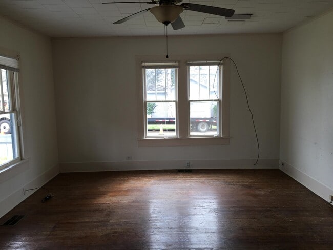 Building Photo - 601 Minden St