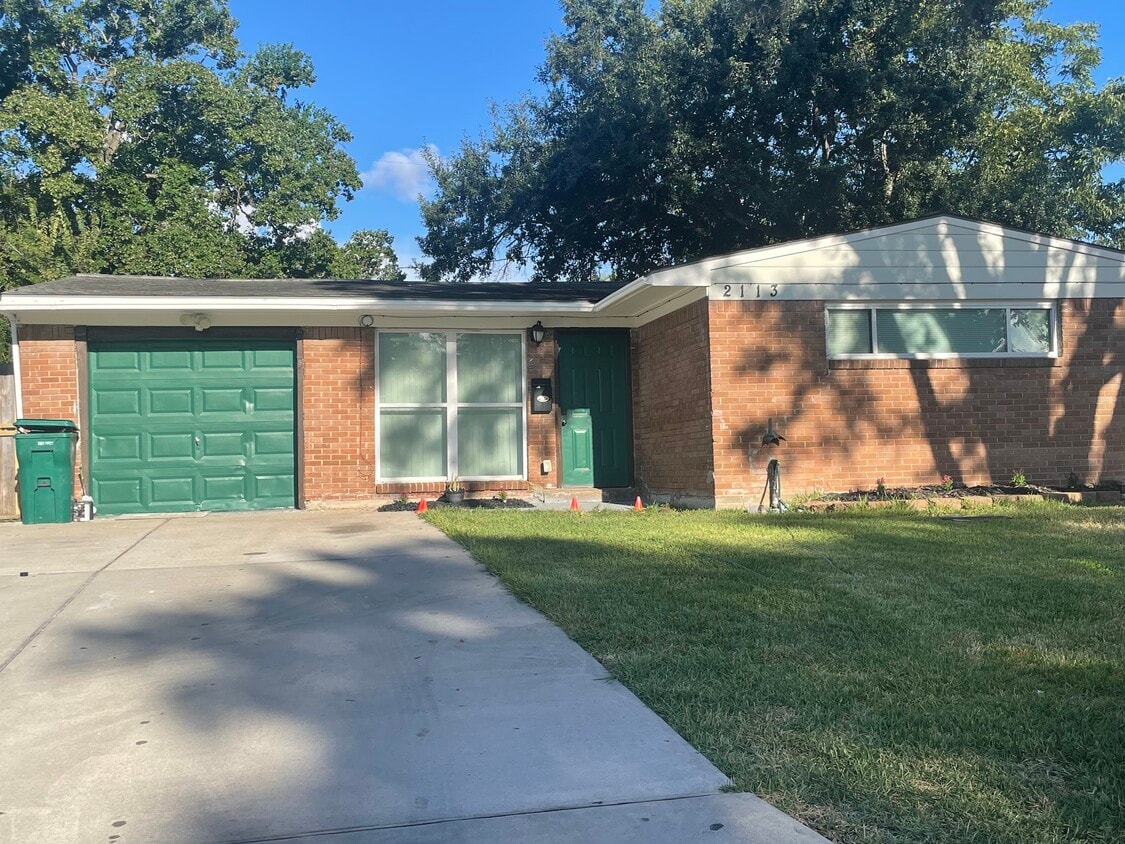Primary Photo - 2113 Raspberry Ln