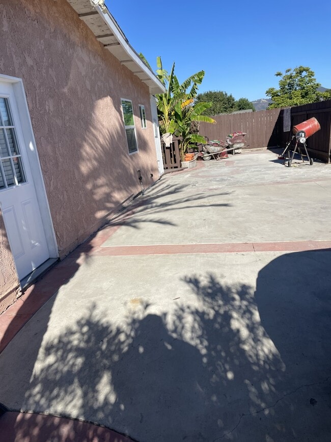 Parking - 3806 Linda Vista Dr