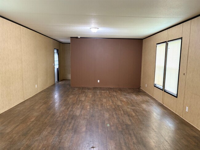 Building Photo - 215 Live Oak St