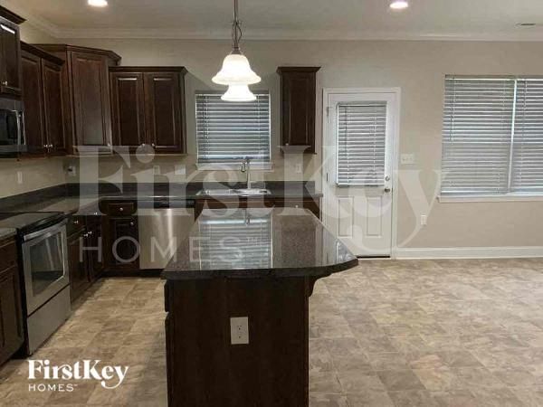 Foto del edificio - 5608 Falkland Lane