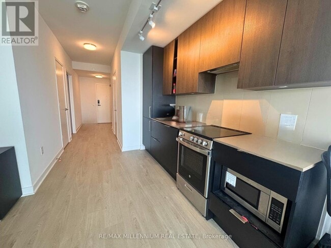 Building Photo - 3900-3900 Confederation Pkwy