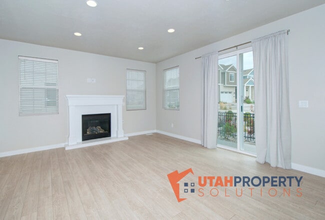 Foto del edificio - 5002 Evergreen Ln