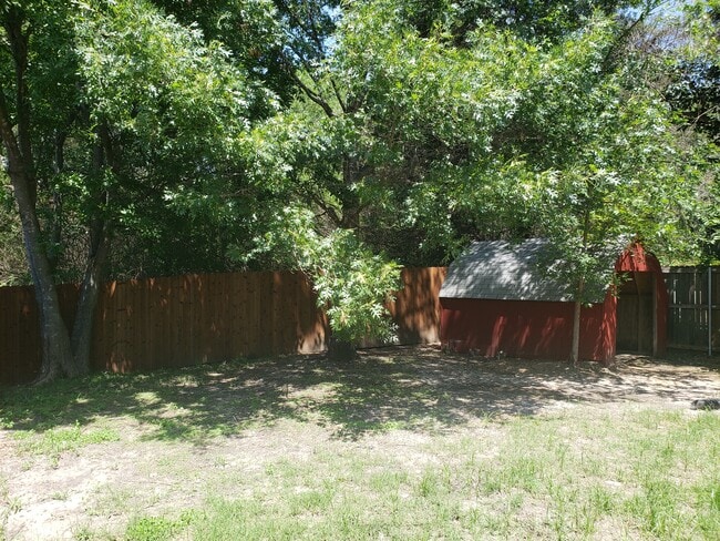 Building Photo - 1013 Garden Trl