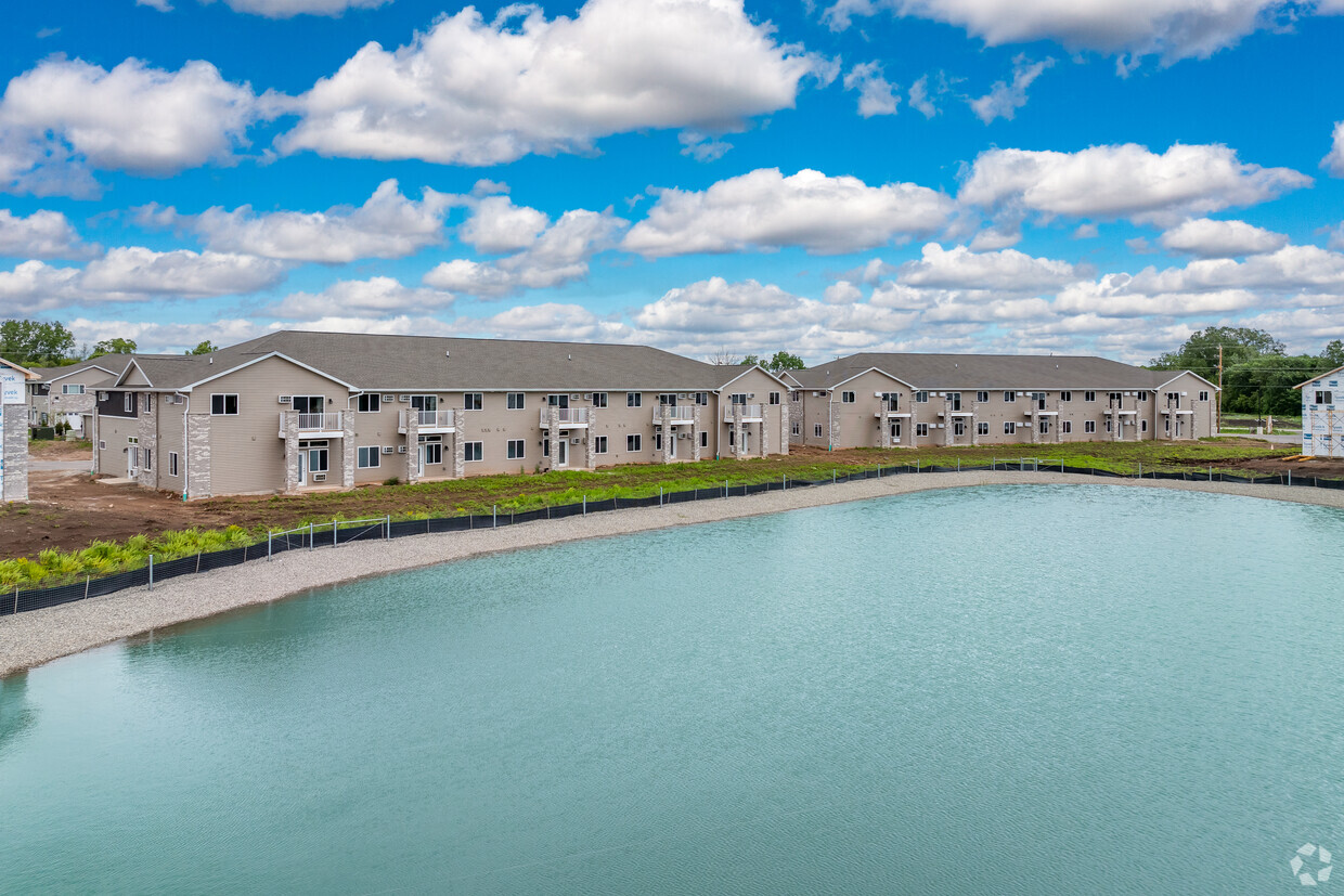 Foto principal - Fox Crossing Creek Apartments