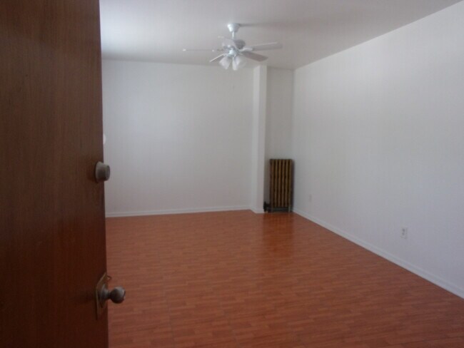Building Photo - 301 W 29th St