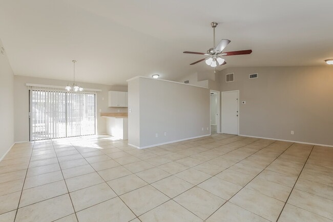 Foto del edificio - 244 SW 22nd Pl