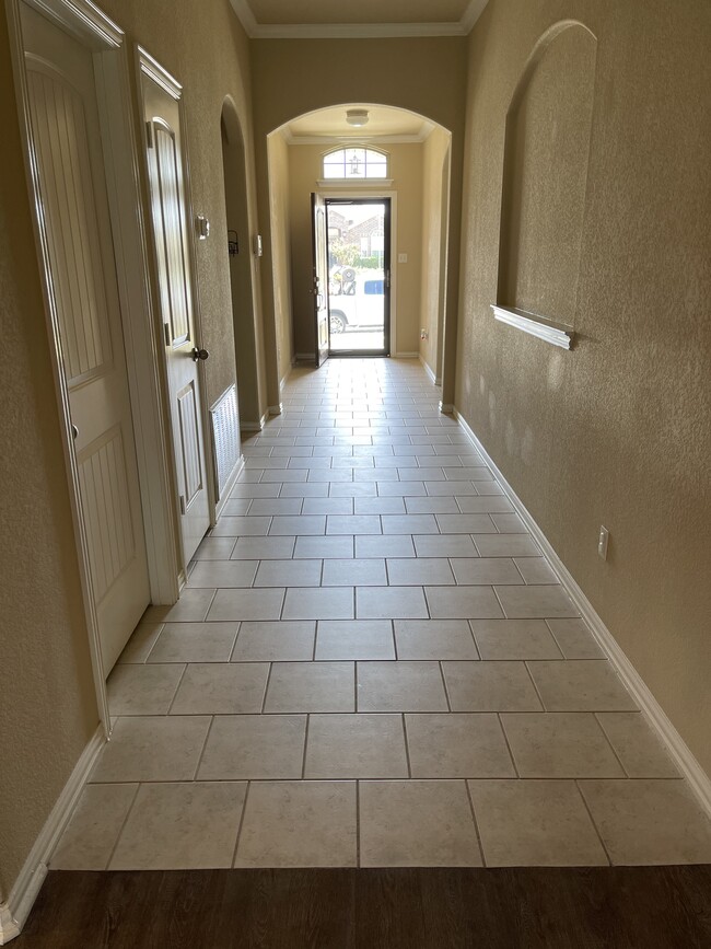 Foyer - 3701 Cotton Patch Dr