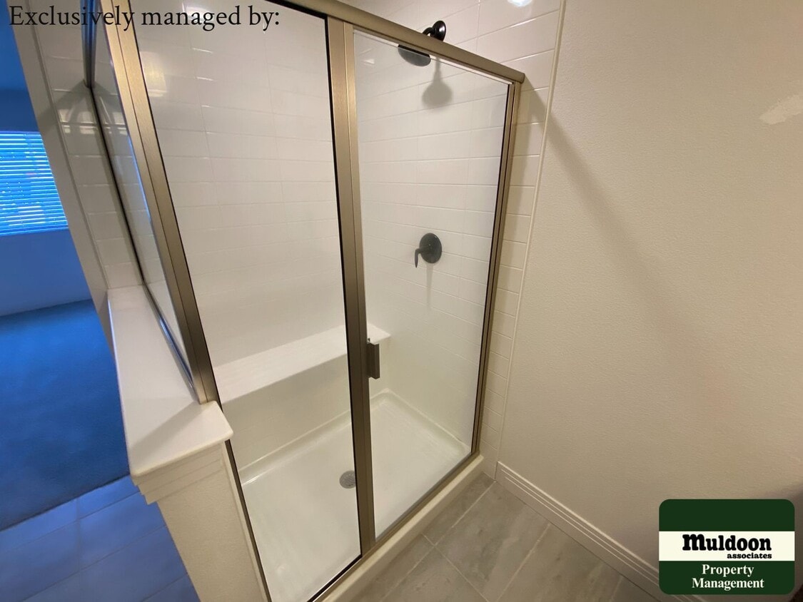 Primary Photo - Nice townhome perfect for entertaining! Av...