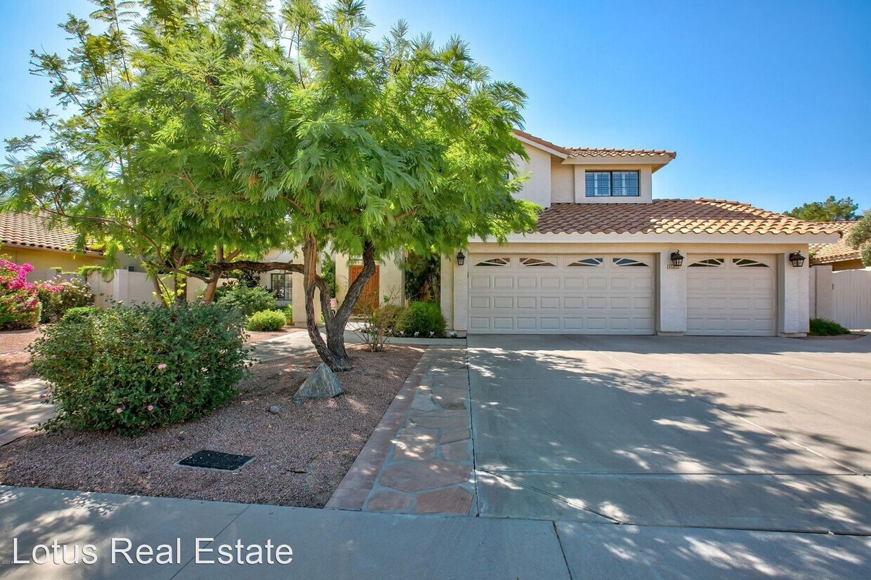 Primary Photo - 5 br, 3 bath House - 133 E Stacey Ln.