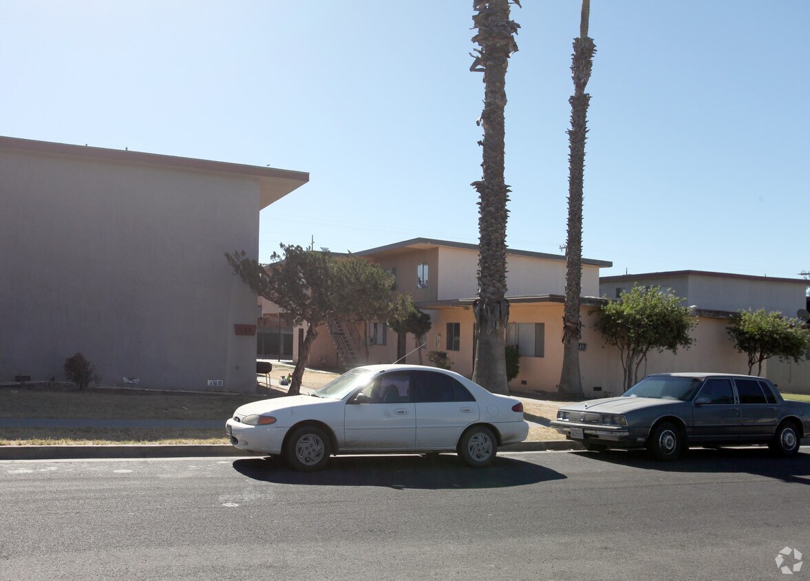 Building Photo - Palms Apartments