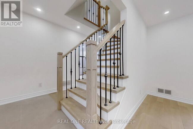 Photo du bâtiment - 86 Breckonwood Crescent