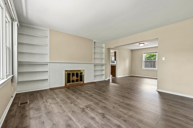 Building Photo - 1514 N Washington St