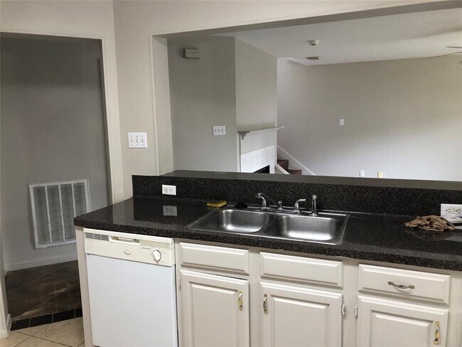 Building Photo - 16423 Teak Dr