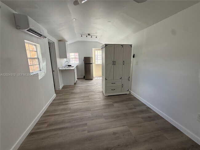 Foto del edificio - 3101 NW 6th St