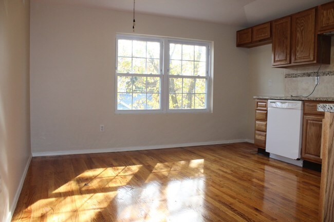 Building Photo - 452A Medina St