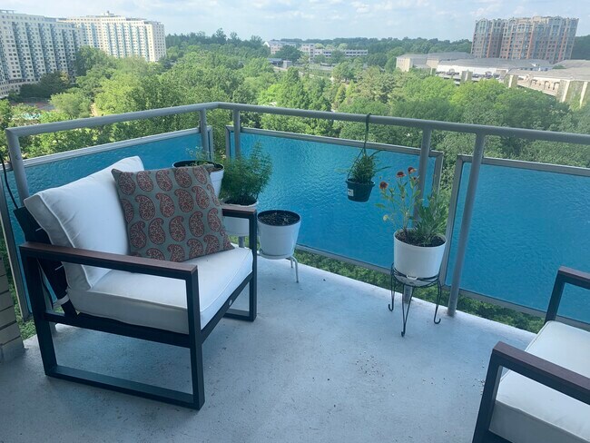 Balcony - 10201 Grosvenor Pl