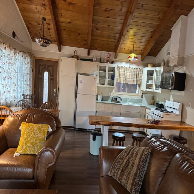 Building Photo - 42939 Fairy Ave