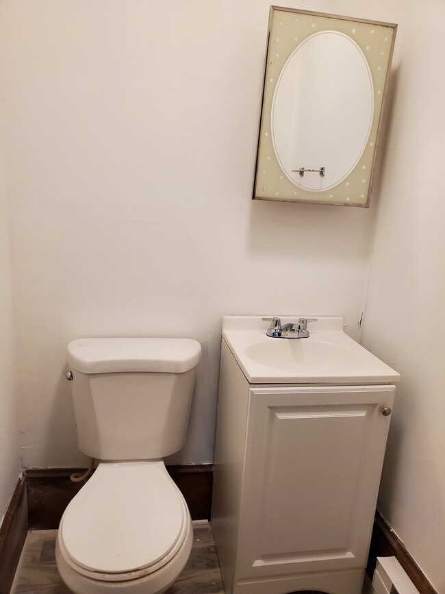 1.5 bath - 918 W Marshall St