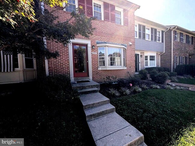Foto del edificio - 8241 Clifton Farm Ct