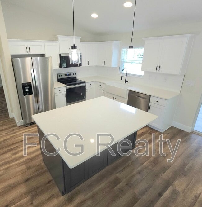 Foto del edificio - 6551 Hemlock Rd