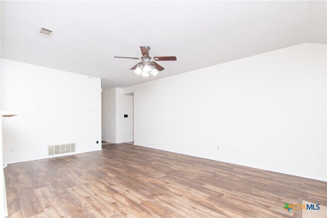 Foto del edificio - 3301 Dorothy Jane Dr