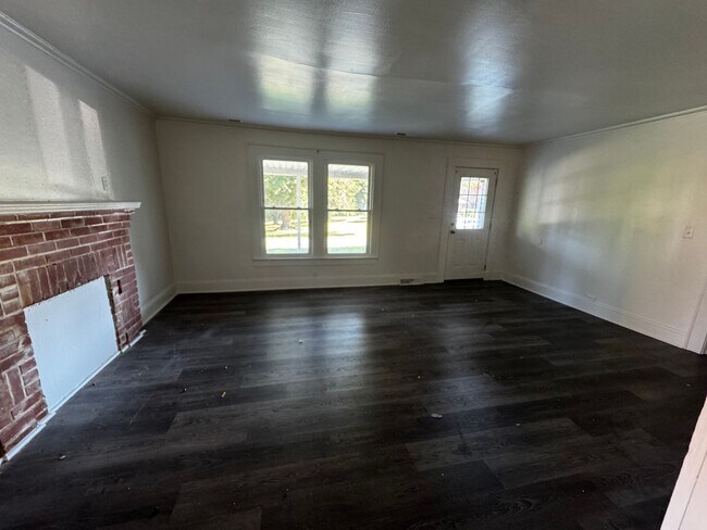 Foto del edificio - Single Family 2 Bed / 1 Bath (Deep Cleaning July 10, 2026)