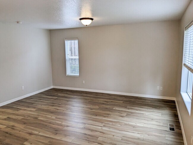 Foto del edificio - 407-409 Madrona Ave SE