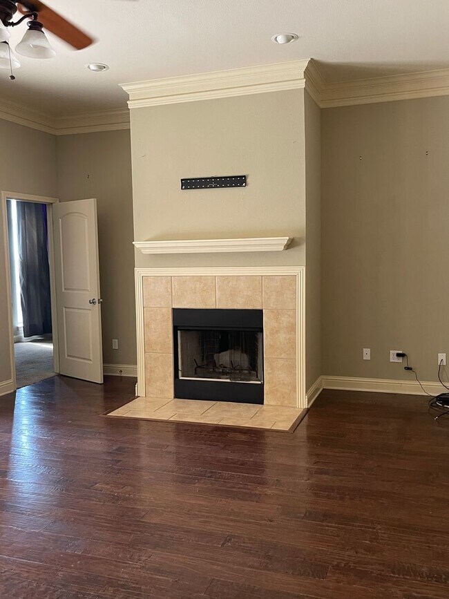 Building Photo - LAKEVIEW IN HIDEAWAY HARBOR
