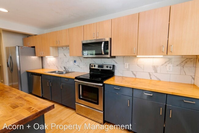 Building Photo - 3 br, 2.5 bath House - 3125 Tryon Road