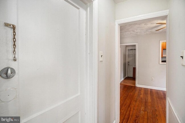 Foto del edificio - 404 E Jefferson St