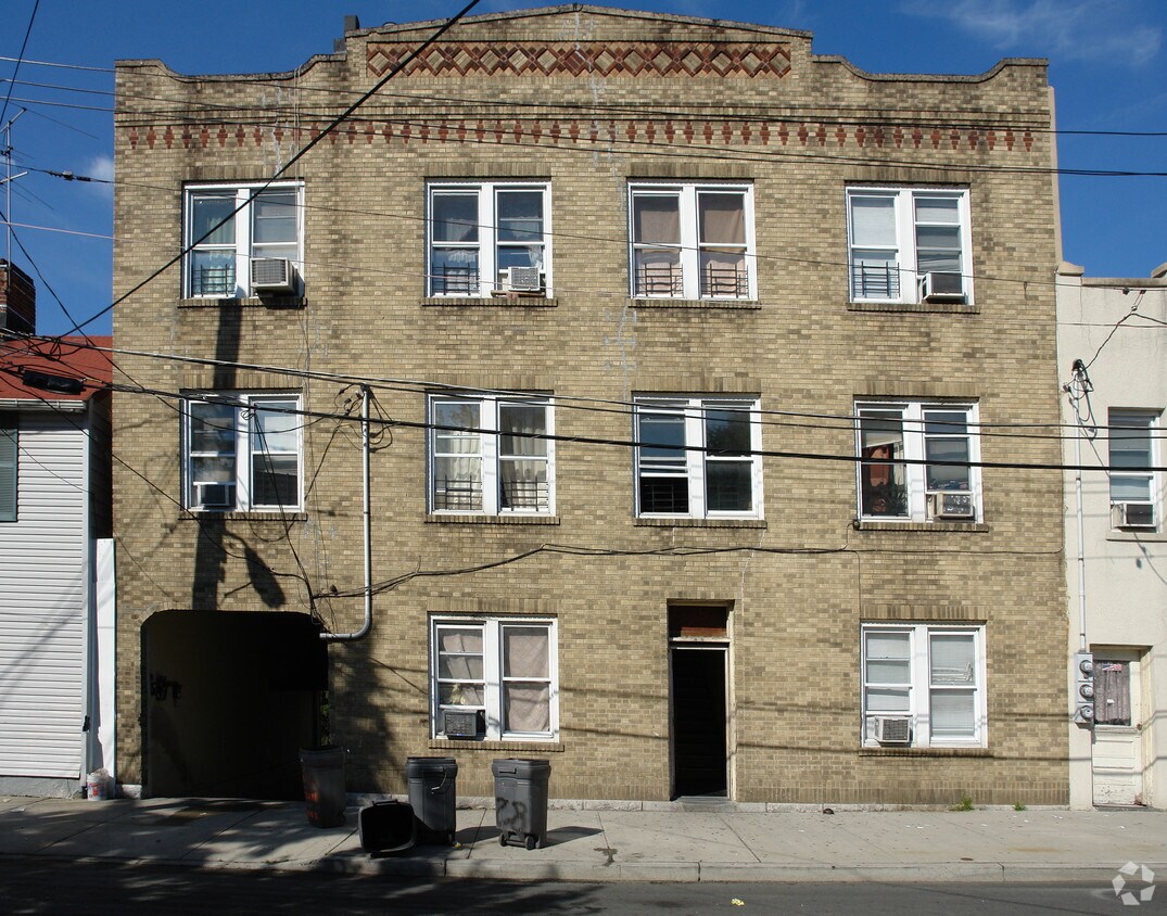Primary Photo - 24-26 Cedar St