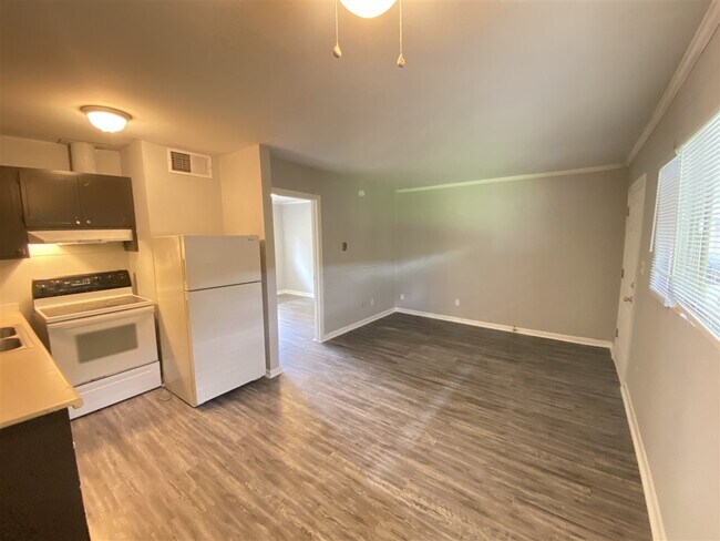 Building Photo - 505 Shephard St