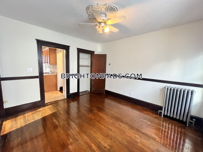 Building Photo - 70 Montcalm Ave