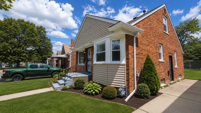 Foto del edificio - Completely Renovated 3-Bedroom Home for Lease - Call (313)429-3244