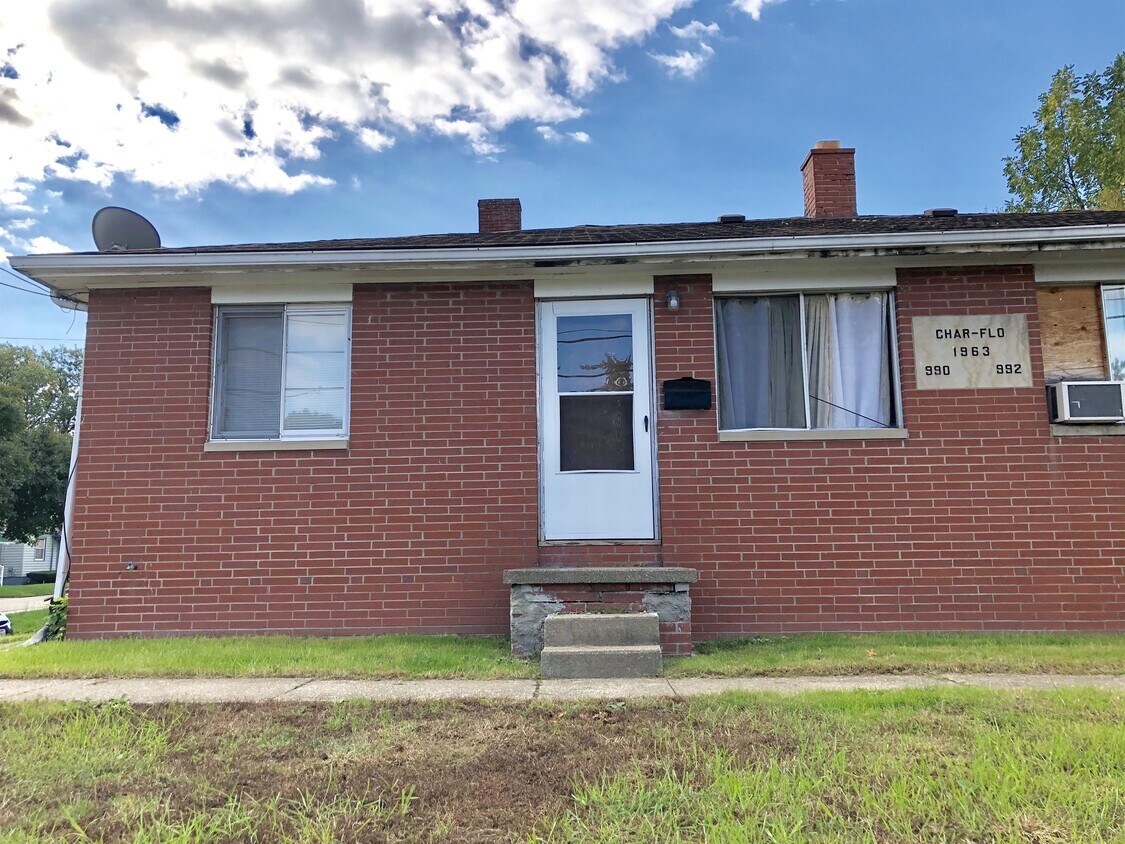 Foto principal - 990 Bellevue Ave