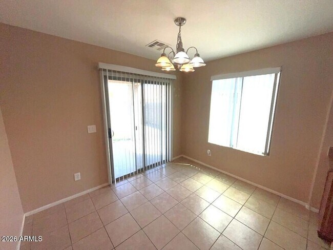 Foto del edificio - 7123 N 72nd Dr