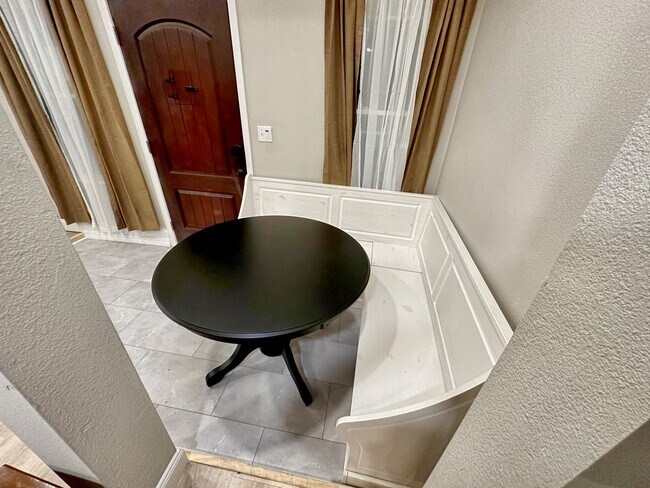 Building Photo - 614 Jamesville Ave