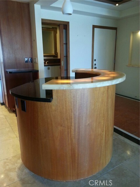Building Photo - 8331 Marina Pacifica Dr N