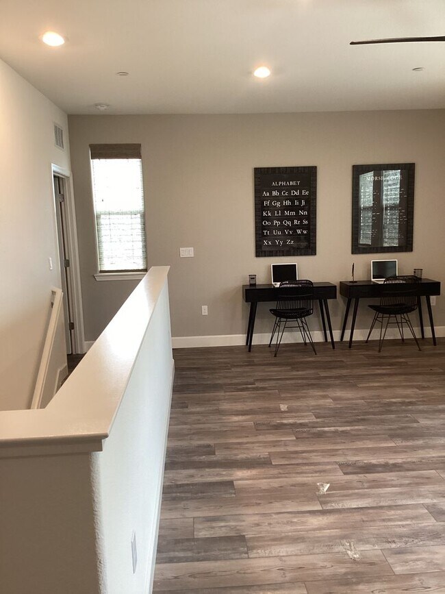 Foto del edificio - Gorgeous model home for rent