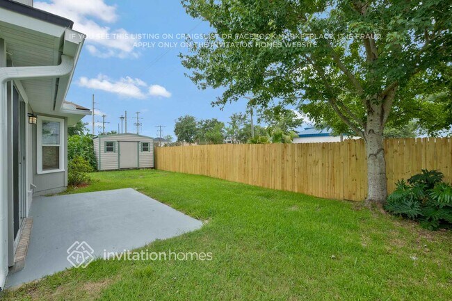 Building Photo - 1800 Northglen Cir