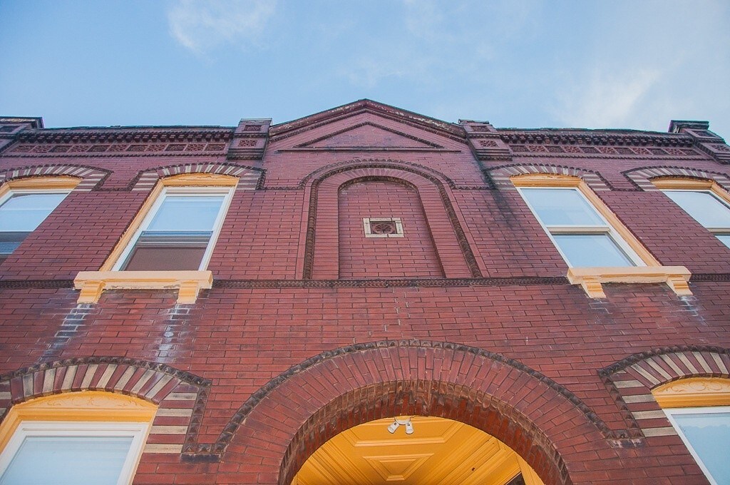 Close up of brickwork detaial - 3343 Indiana Ave