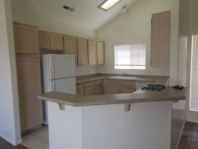 Foto del edificio - 4 Bedroom - 2 bath - Single Family Home in...